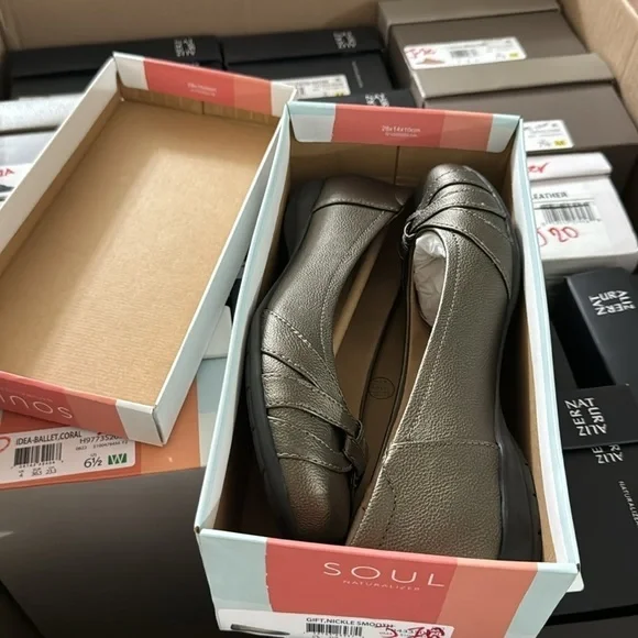 SOUL Naturalizer Women's, Gift Flat - Picture 2 of 9